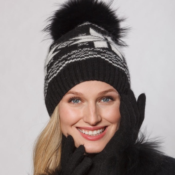 NWT Linda Richards Knit Nordic Black & White Snowflake Hat w/Genuine Fur Pom - Picture 3 of 5